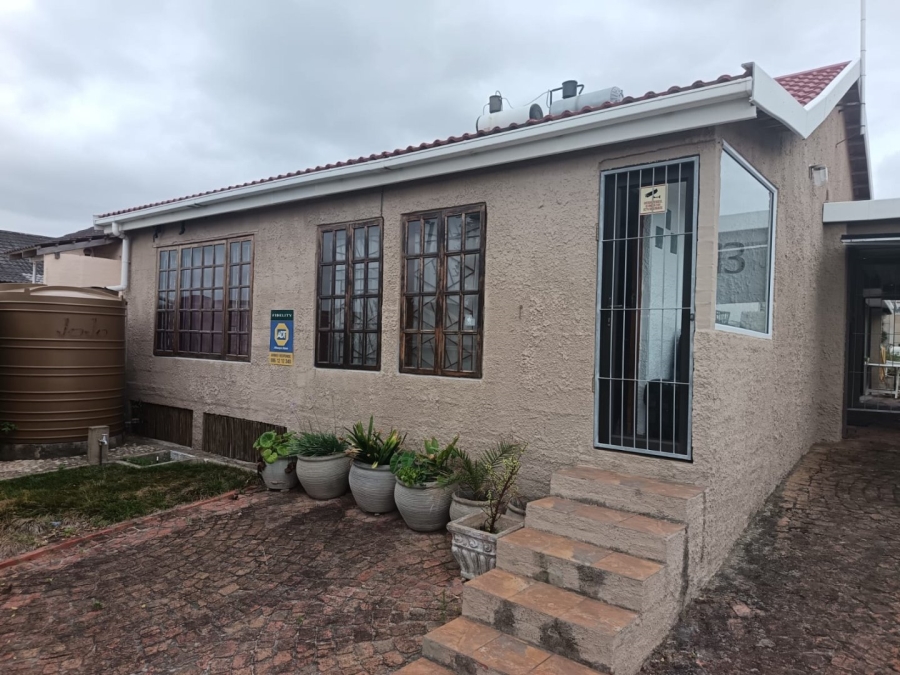 4 Bedroom Property for Sale in Kleinkrantz Western Cape